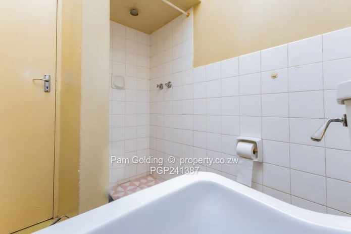 Immaculate Apartment, Ideal Location (Sole Mandate)