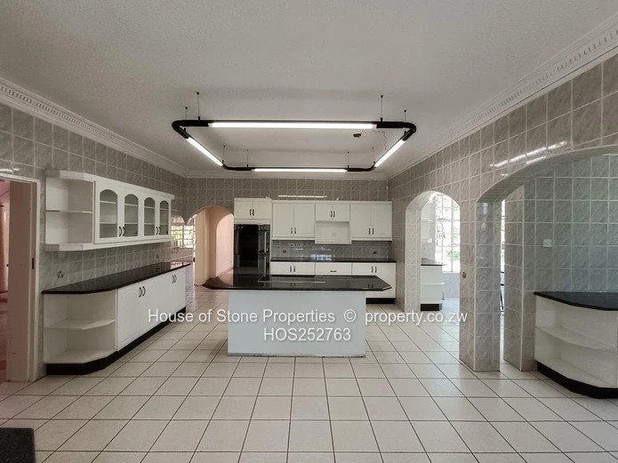 Luxurious Family Home – Folyjon Glen Lorne Sale