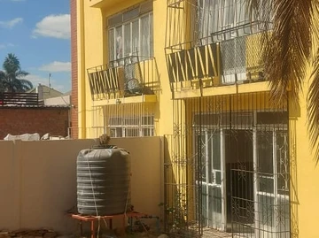 2 Bedroom Flat & Apartment