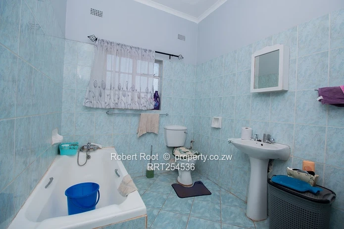 Prime 5 Bedroom Home for Sale in Helensvale