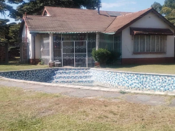 Spacious Hatfield Property with Main House, Guest Wing & Cottage