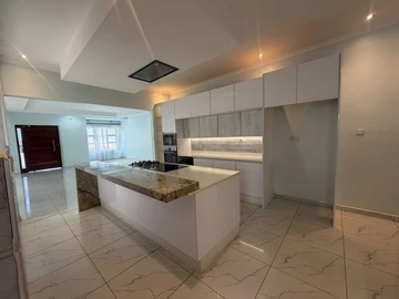 3 Bedroom Flat & Apartment