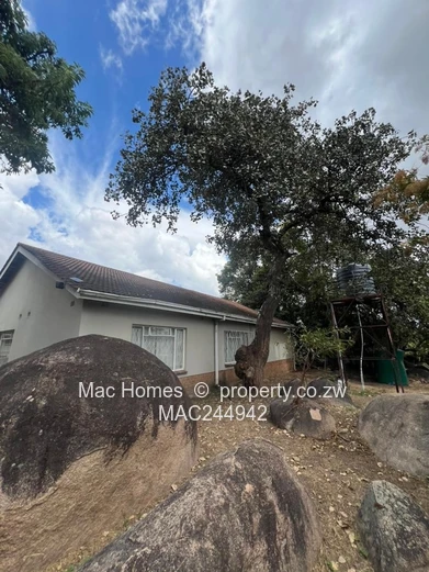 6 Bedroomed house with a 2 bedroomed cottage to let