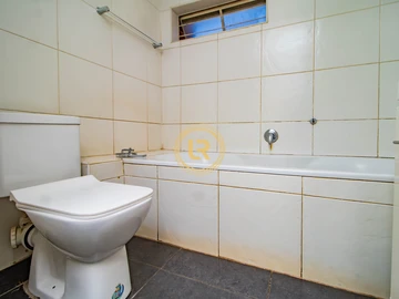2 Bedroom Flat & Apartment