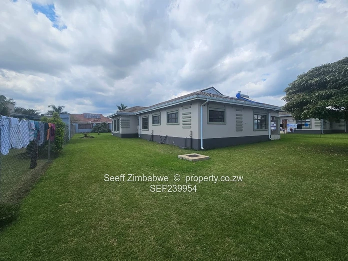 Elegant Three-Bedroom Contemporary Residence in Fairview, Mount Hampden