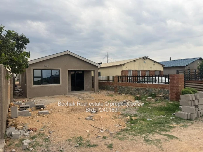 3-Bed Pumula South House — Walled Yard, Water Tank