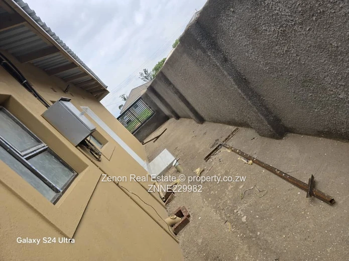 4bed house in Southview ,solar backup ,borehole 500/month (Sole Mandate)