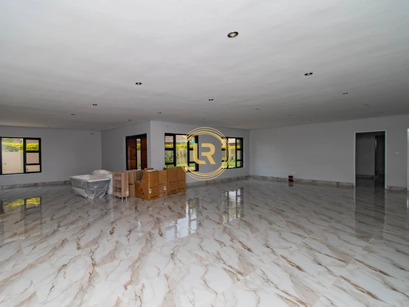 6 Bedroom House