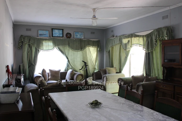 House for Sale in Queensdale. (Sole Mandate)