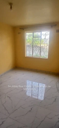 bedsitter available to let in Avenues