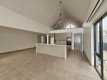 4 Bedroom Flat & Apartment