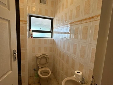 4 Bedroom Flat & Apartment