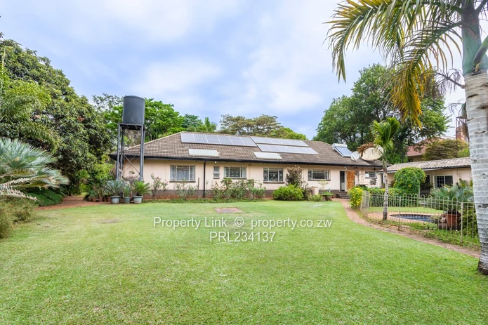 Timeless Family Home On 1 Acre With Borehole (Sole Mandate)