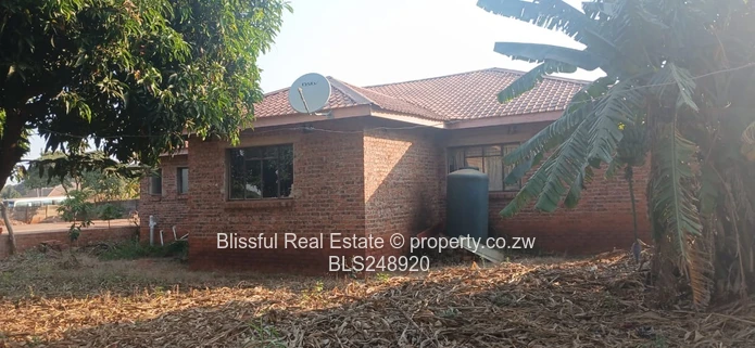 incomplete 5 bedroom house for sale in Tynwald 