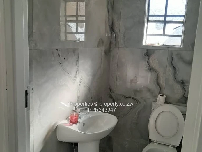 Mainway Meadows 570sqm plot size- House for sale