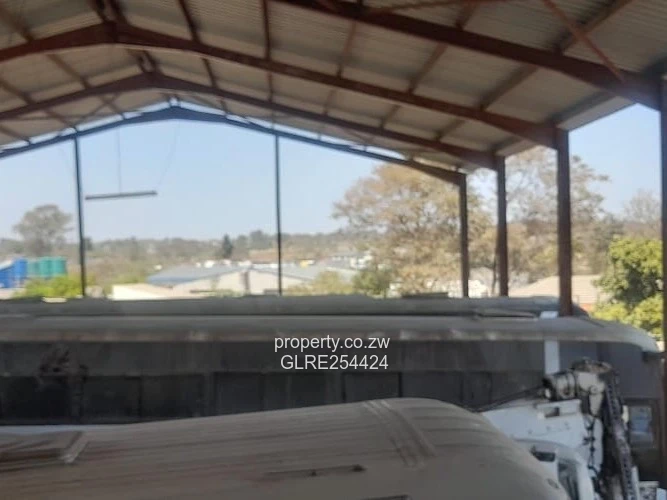 2,000 m² Workshop in Ardbennie — Borehole & Service Pit