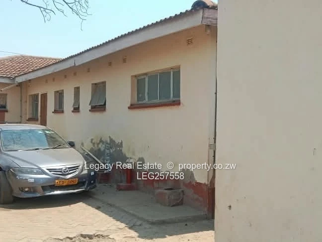 Westlea 5-Bed Home with Flatlet, Fitted Kitchen & Paved Yard