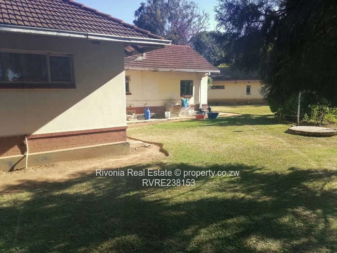 Old Marlborough 5beds house 4269sqm . Potential for redevelopment deeds