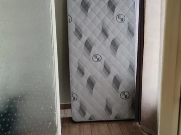 2 Bedroom Flat & Apartment