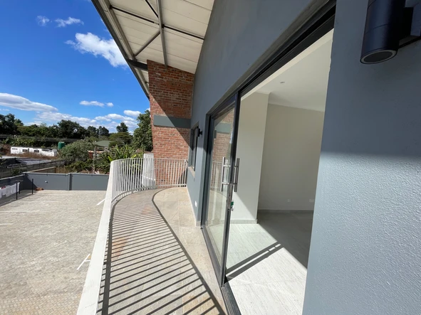 2 Bedroom Flat & Apartment
