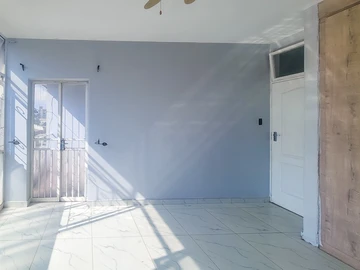 2 Bedroom Flat & Apartment