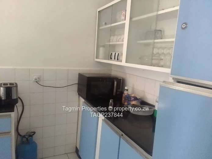 Charming 2-Bed Mabelreign Flat with Garden & Garage (Sole Mandate)