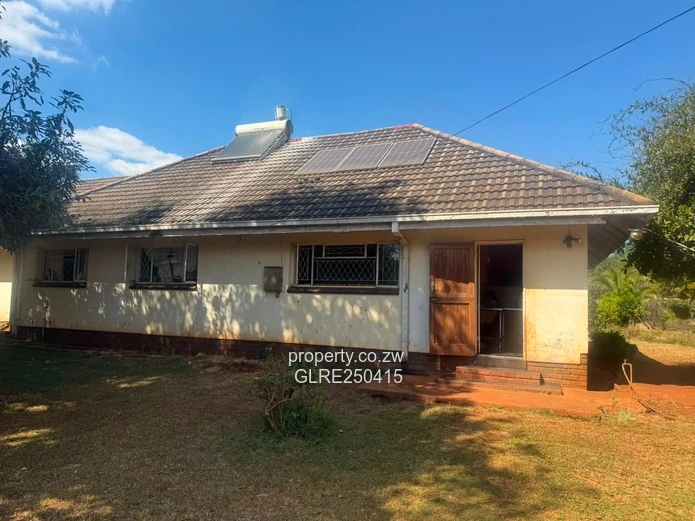 Vainona 4-Bed Family Home on 4789m² with Borehole & Solar