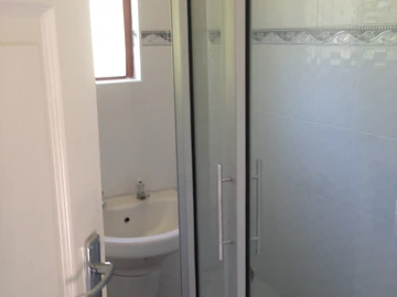 3 Bedroom Flat & Apartment