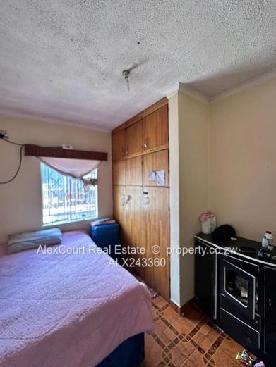 Well Kept and Spacious House in Zengeza! (Sole Mandate)