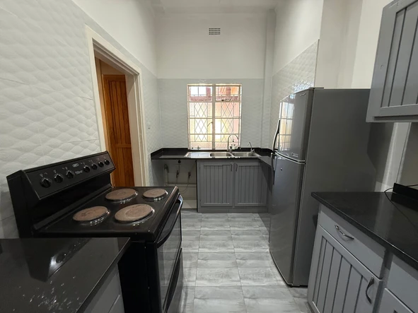 2 Bedroom Flat & Apartment