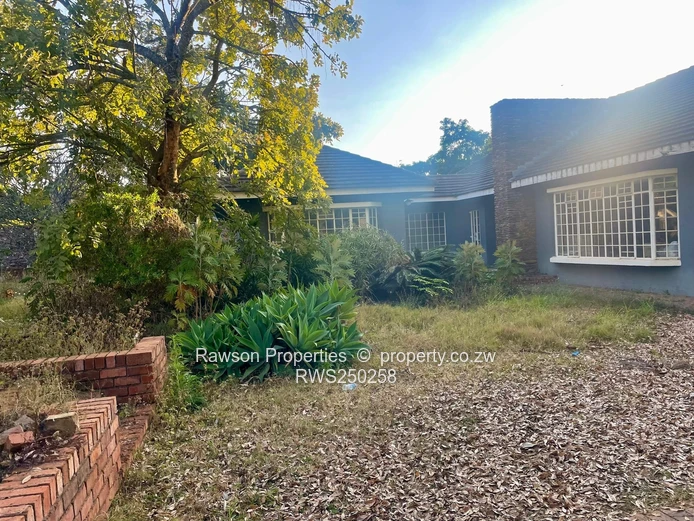 Borrowdale Family Home: 4 Beds, Pool, Borehole on 5,726m²