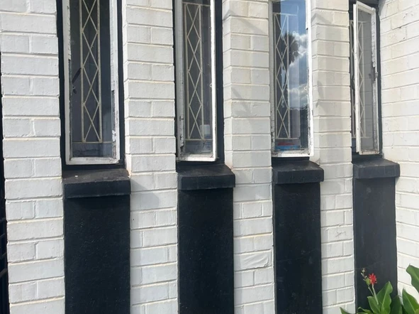 2 Bedroom Flat & Apartment