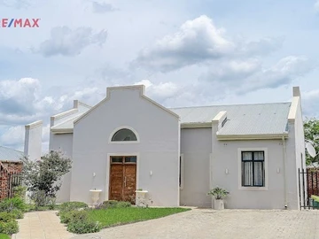 Luxury Living At Arlington Estate