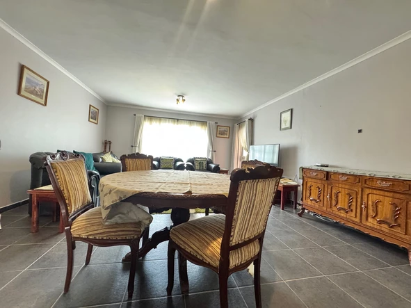 2 Bedroom Flat & Apartment