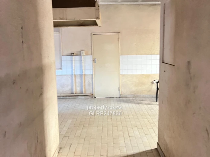 Willowvale Warehouse & Yard — 5,000 m² with Offices & Borehole
