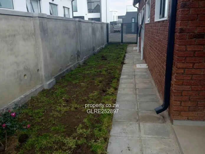 Bright High-Ceiling 4-Bed Home in Borrowdale (Borehole)
