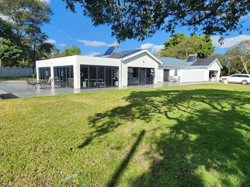 6 Bedroom House