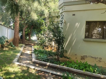 6 Bedroom House