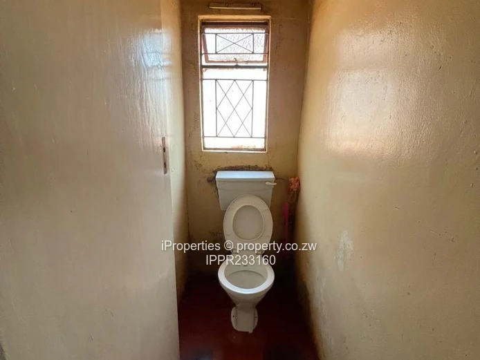 A neat 4-bedroom home sitting on 300m² with full Title Deeds. (Sole Mandate)