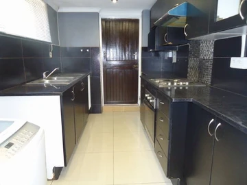 2 Bedroom Flat & Apartment