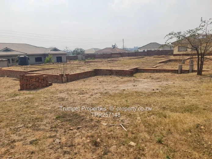 Manresa 3-Bed Home on 2000m² — Verandah & Water Tank