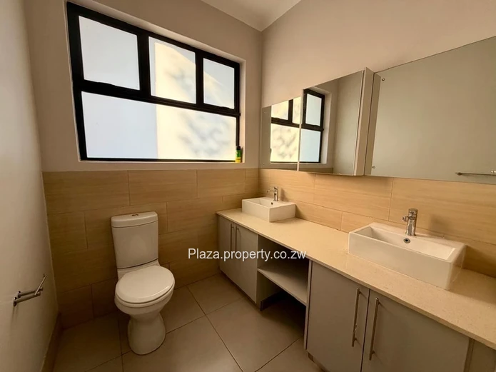 Space, Privacy & Security - Exclusive Helensvale Townhouse
