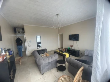 2 Bedroom Flat & Apartment