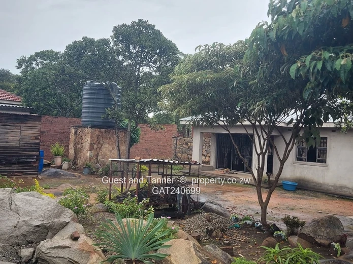 1050sqm stand in Crowhill with Partly Finished 2-Bedroom Cottage