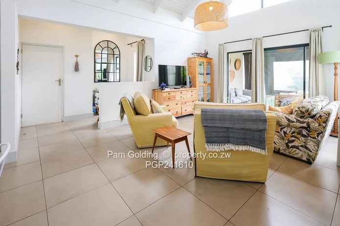 3 Bedroom Town House For Sale in Highlands