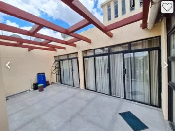 2 Bedroom Flat & Apartment