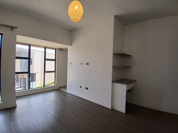 2 Bedroom Flat & Apartment