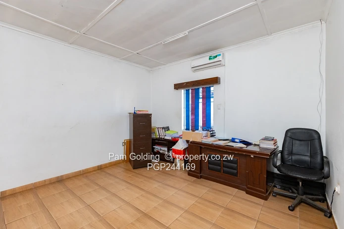 Versatile Industrial Property on 4946sqm