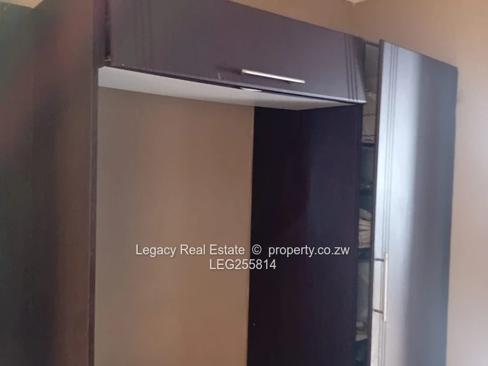 4-Bed Zimre Park House — Fitted Kitchen, Garden & Garage