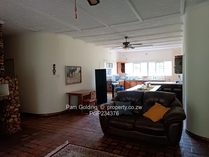 Stunning Waterfront Home – Peninsula Mazvikadei! (Sole Mandate)